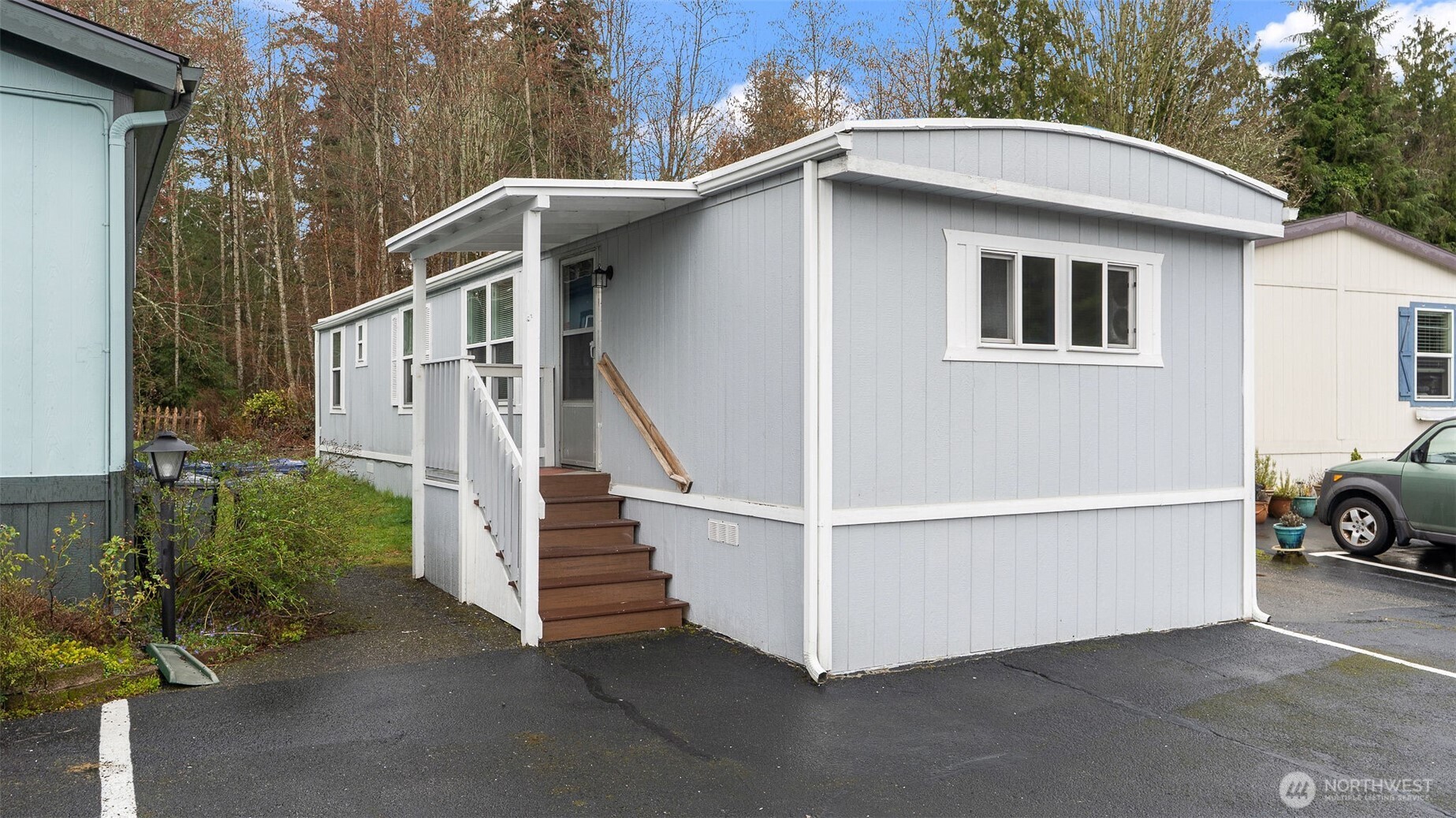 11622 Silver Lake Road, Unit 20B Everett, WA 98208 - Photo 26 of 38 a white house that has sink in front of it