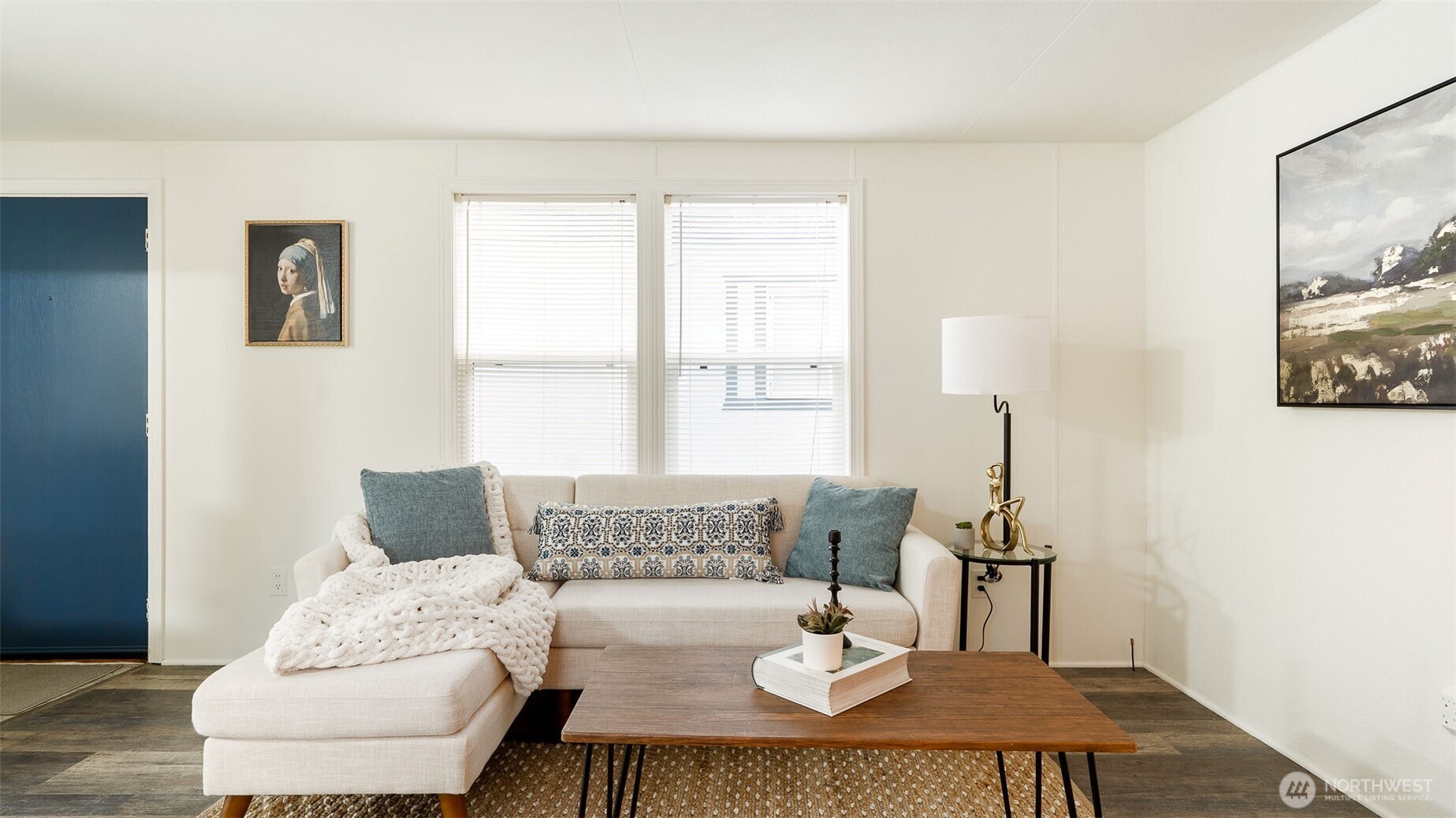 11622 Silver Lake Road, Unit 20B Everett, WA 98208 - Photo 3 of 38 a living room with furniture and wooden floor