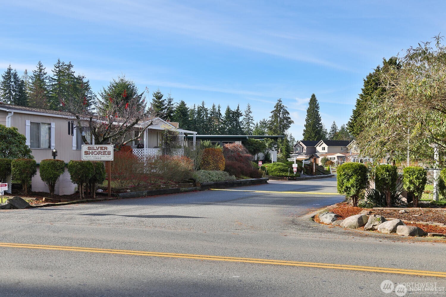 11622 Silver Lake Road, Unit 20B Everett, WA 98208 - Photo 34 of 38 an outdoor view with patio