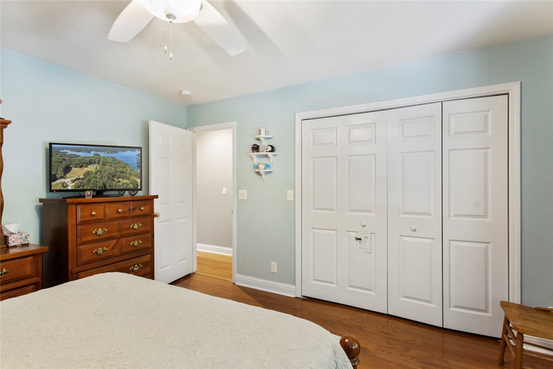 426 South Cove Road Seneca, SC 29672 - Photo 17 of 39 Second Bedroom On Main.
