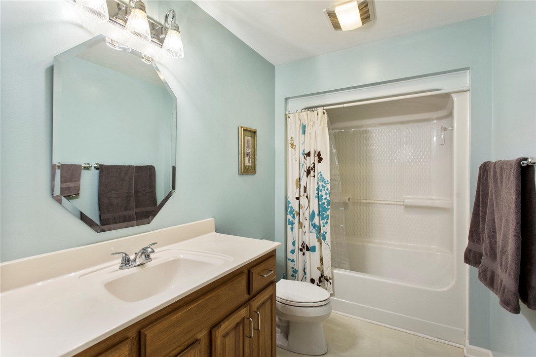 426 South Cove Road Seneca, SC 29672 - Photo 18 of 39 Second Bathroom On Main.
