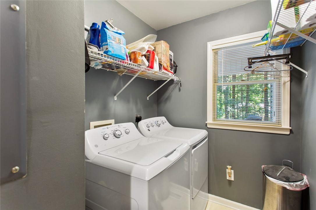 426 South Cove Road Seneca, SC 29672 - Photo 19 of 39 Laundry Room.