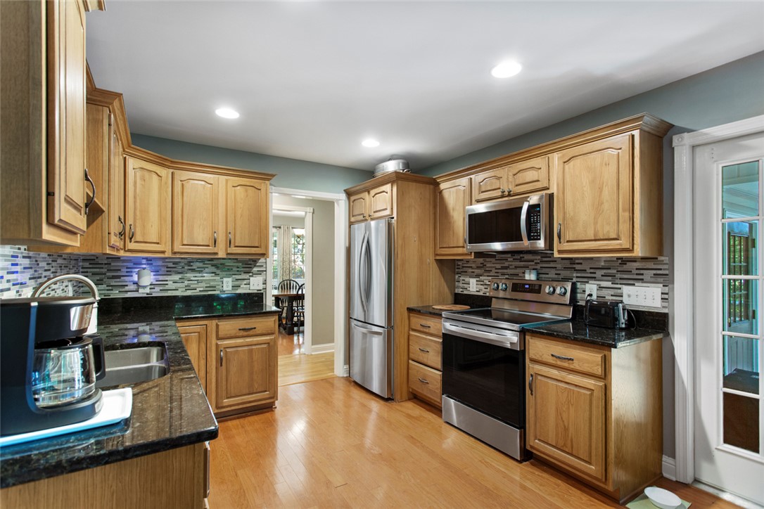 426 South Cove Road Seneca, SC 29672 - Photo 8 of 39 Kitchen.