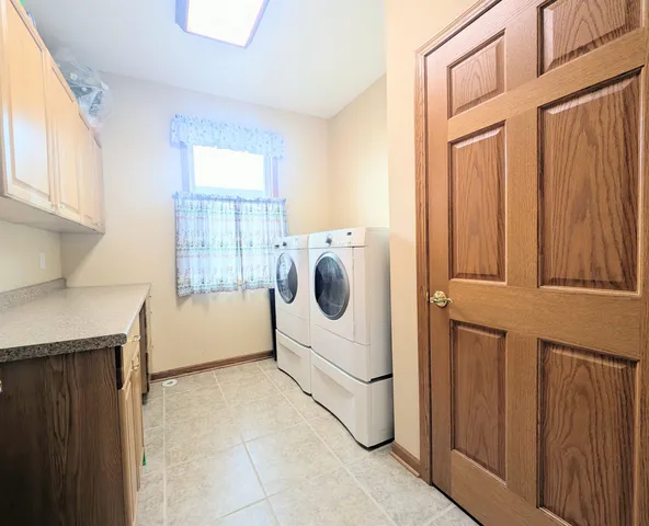 $749,900 | 870 Breckenboro Road, Lake Summerset, IL 61019