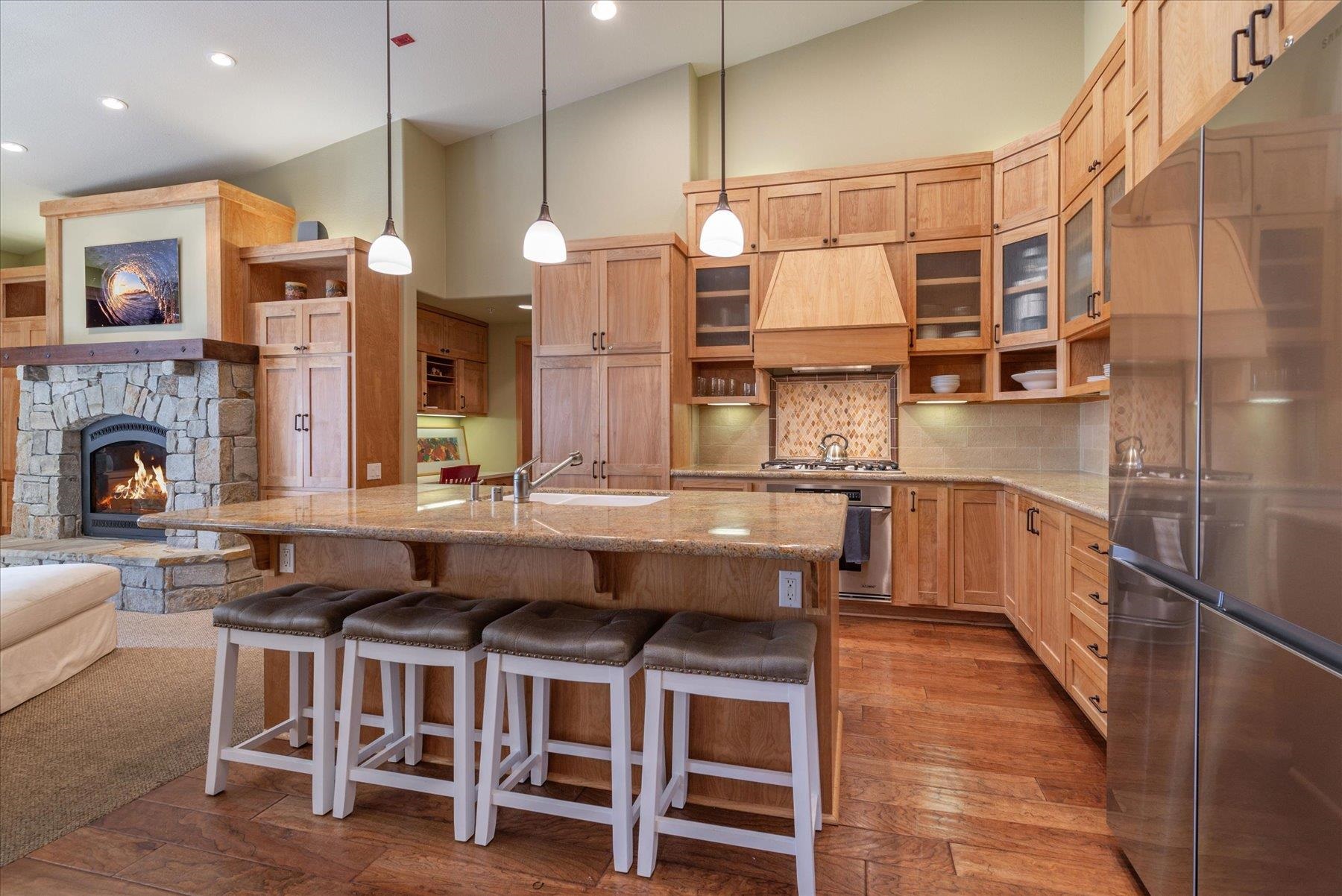 201 Shirley Cyn Road, Unit 812 Olympic Valley, CA 96146 - Photo 2 of 28