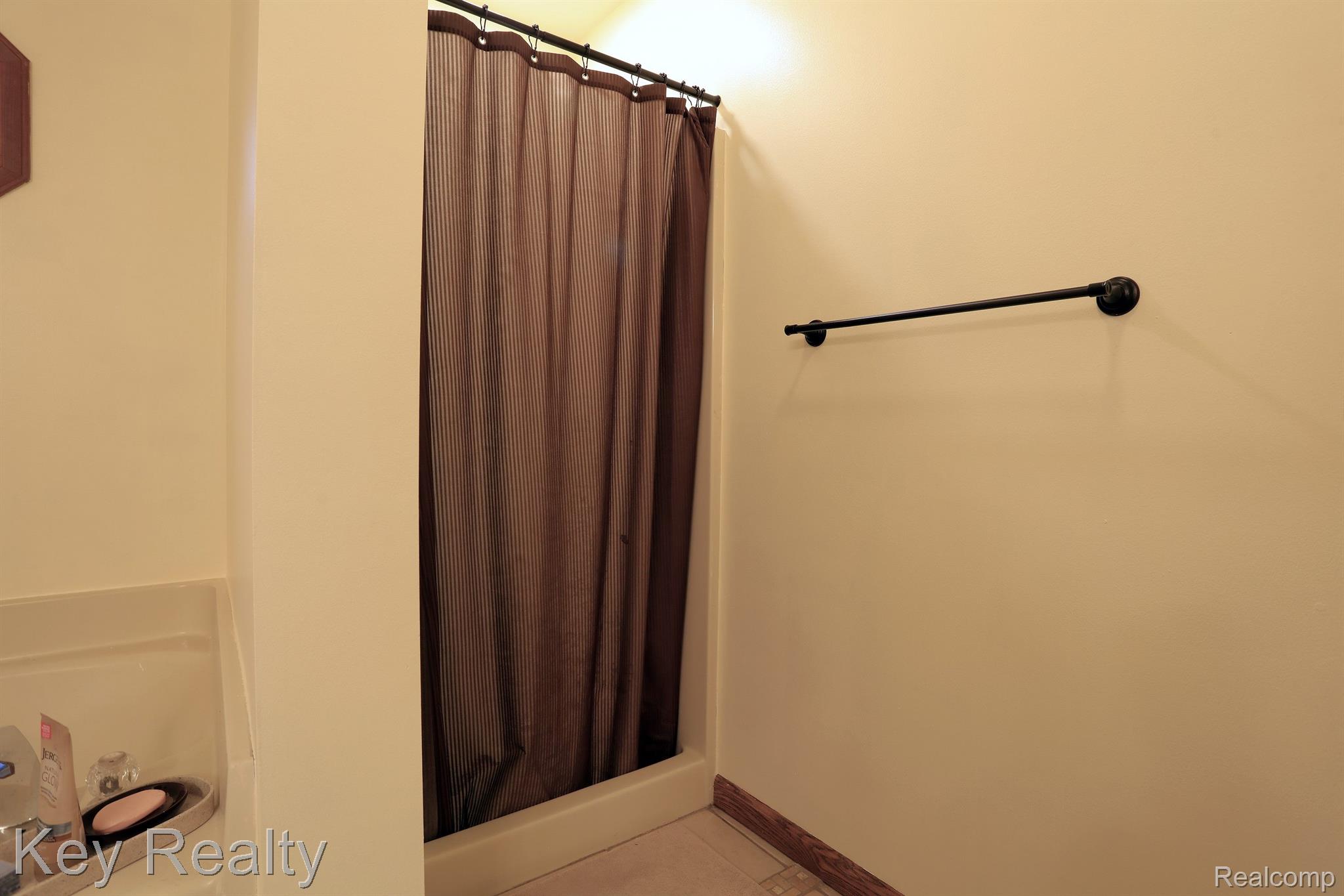42900 Willis Road Belleville, MI 48111 - Photo 26 of 37 Master Bath