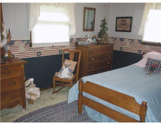 1155 O'Block Road Plum, PA 15239 - Photo 15 of 18 Bedroom. 13X11 THIRD BEDROOM.