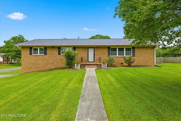 $509,500 | 7552 Berkshire Boulevard, Powell, TN 37849