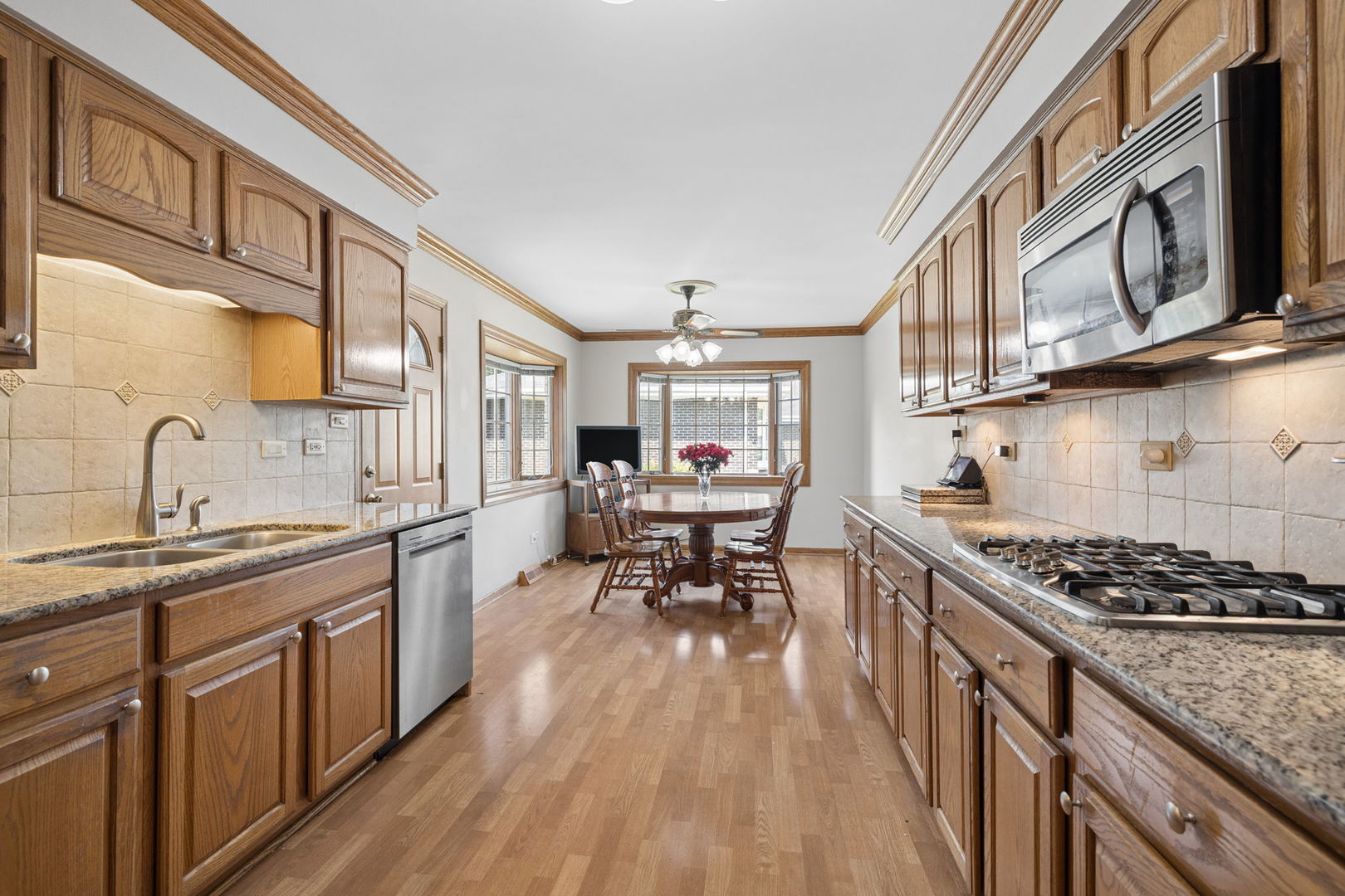 7802 Sawyer Road Darien, IL 60561 - Photo 8 of 29 Gallery Image 8