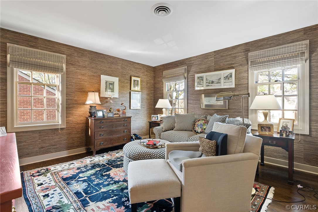 6161 River Road, Unit 27 Richmond, VA 23226 - Photo 15 of 26 a living room with furniture and a window