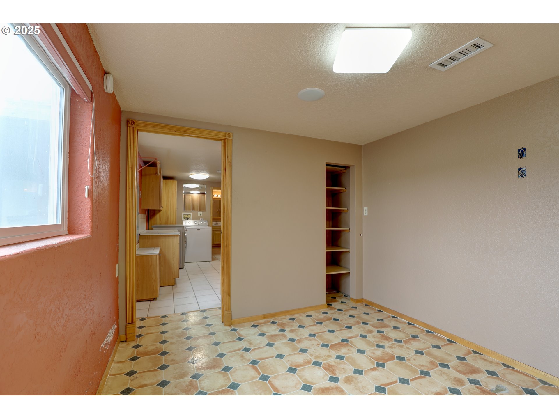 1520 Dallesport Road Dallesport, WA 98617 - Photo 13 of 48 a view of cabinet