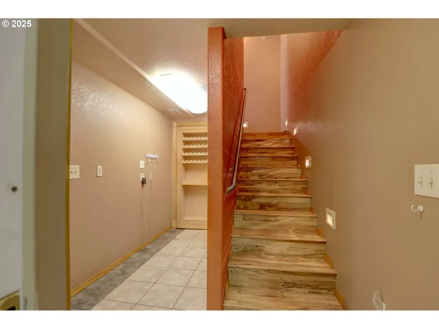 a view of entryway with a front door