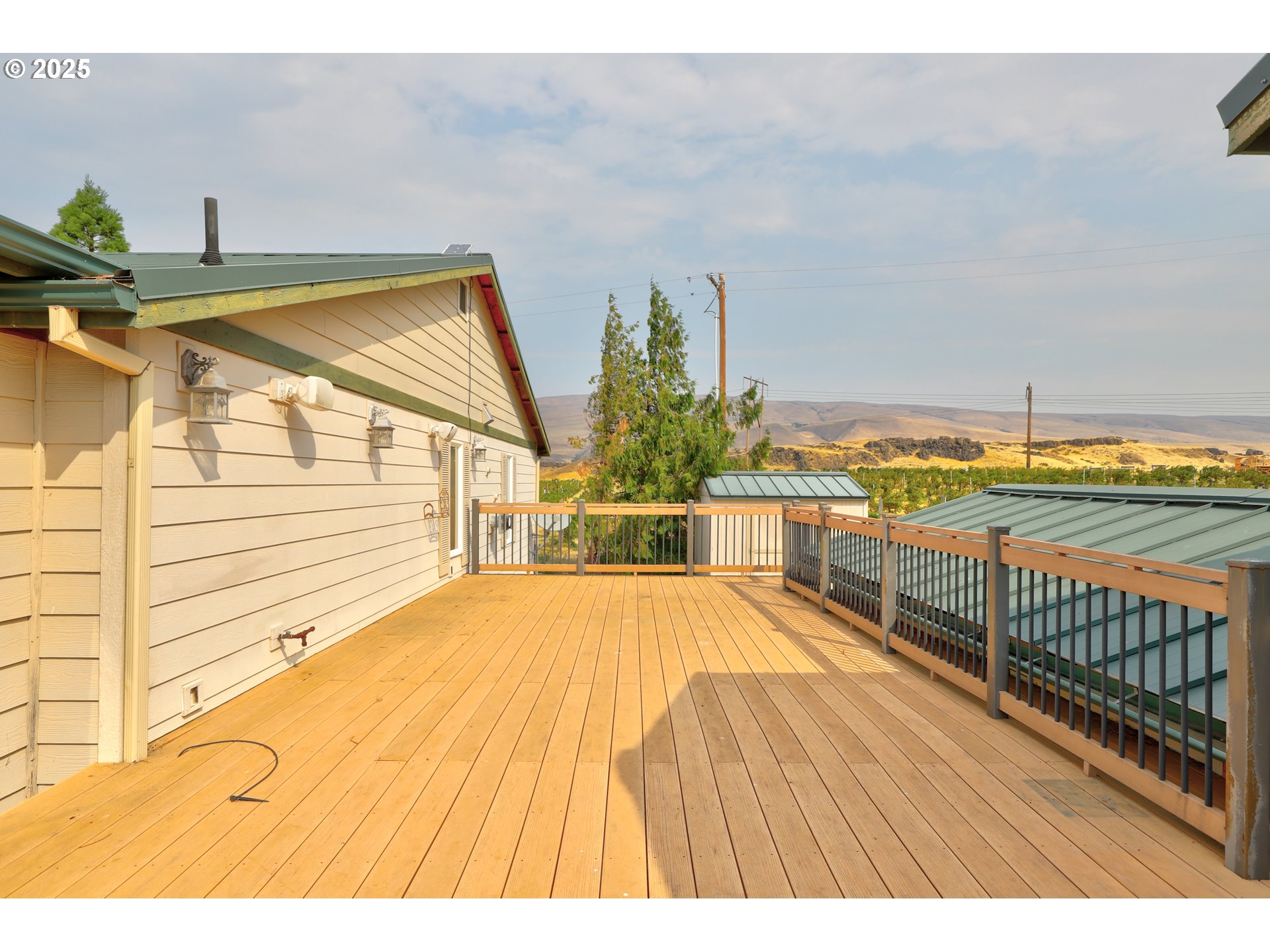 1520 Dallesport Road Dallesport, WA 98617 - Photo 29 of 48 a view of balcony with wooden floor