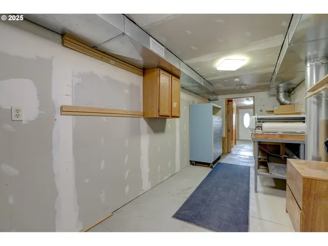 a view of a storage & utility room