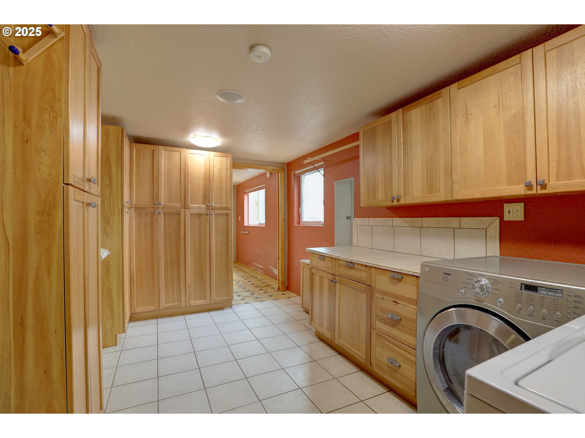 1520 Dallesport Road Dallesport, WA 98617 - Photo 7 of 48 a bathroom with a sink a mirror and a shower