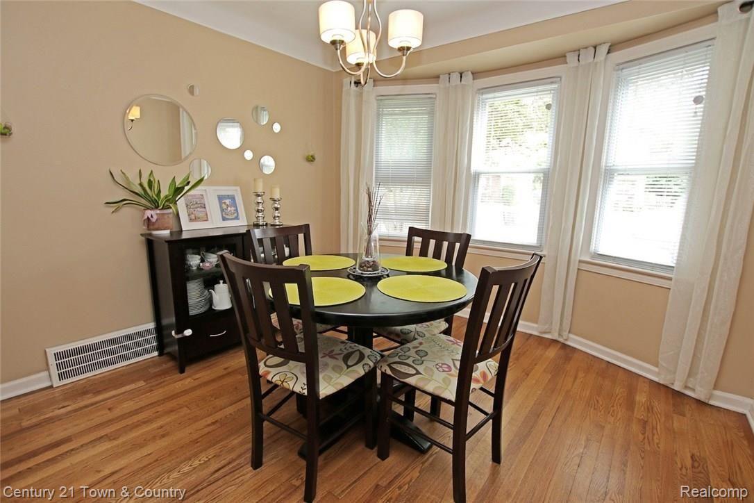 2020 Harvard Road Berkley, MI 48072 - Photo 16 of 45 16) Dining Room.jpg
