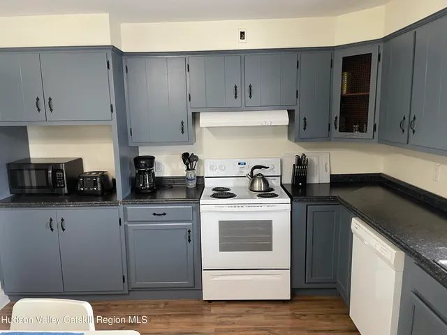 $2,400 | 211 Main Street, Unit A, Saugerties, NY 12477