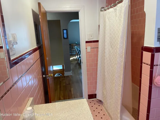 $2,400 | 211 Main Street, Unit A, Saugerties, NY 12477