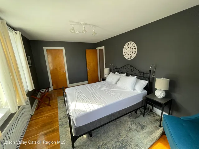 $2,400 | 211 Main Street, Unit A, Saugerties, NY 12477