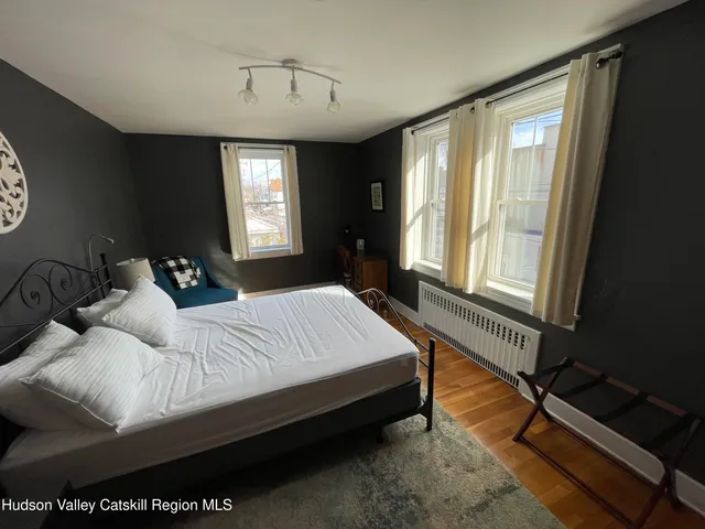 $2,400 | 211 Main Street, Unit A, Saugerties, NY 12477