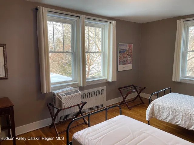 $2,400 | 211 Main Street, Unit A, Saugerties, NY 12477