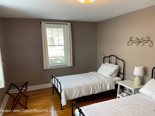 $2,400 | 211 Main Street, Unit A, Saugerties, NY 12477