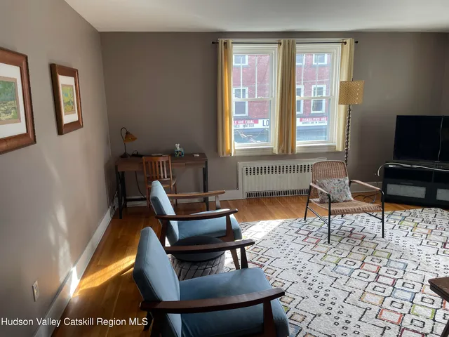 $2,400 | 211 Main Street, Unit A, Saugerties, NY 12477