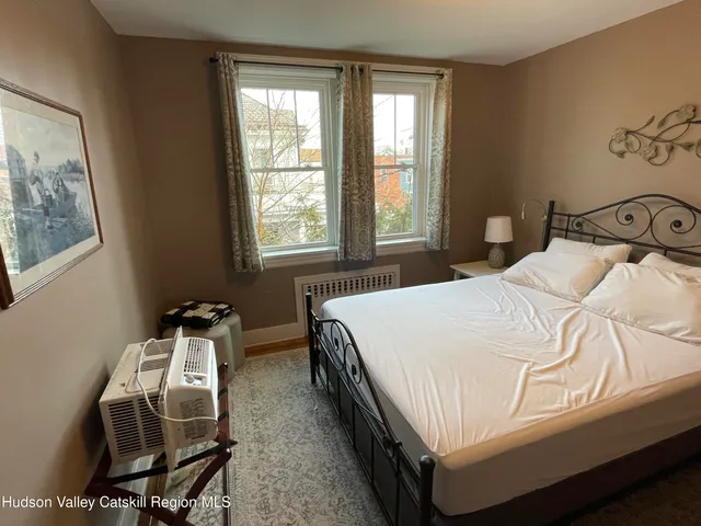 $2,400 | 211 Main Street, Unit A, Saugerties, NY 12477