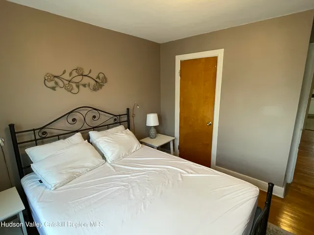 $2,400 | 211 Main Street, Unit A, Saugerties, NY 12477