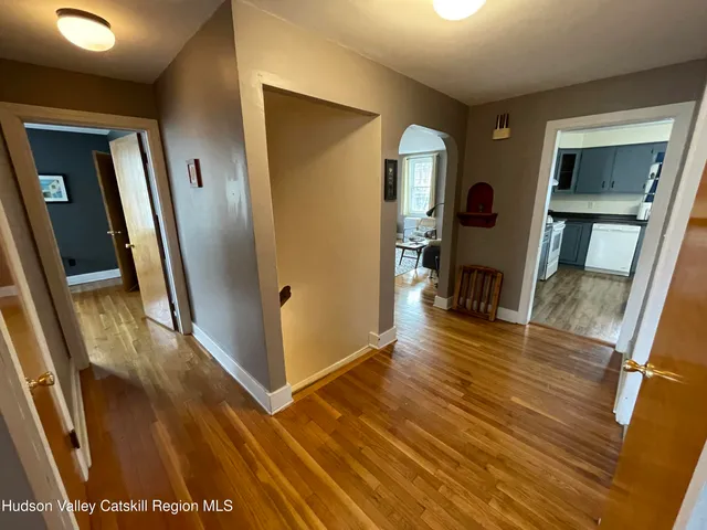 $2,400 | 211 Main Street, Unit A, Saugerties, NY 12477