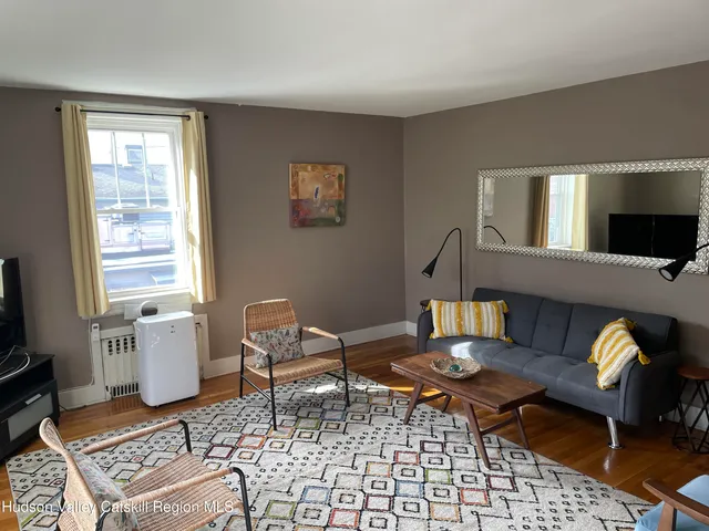 $2,400 | 211 Main Street, Unit A, Saugerties, NY 12477