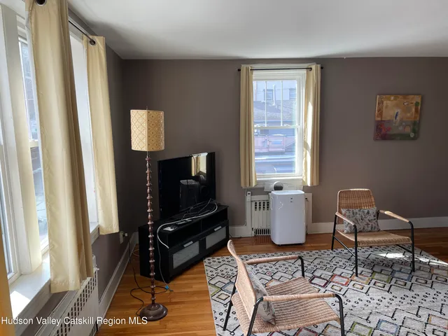 $2,400 | 211 Main Street, Unit A, Saugerties, NY 12477