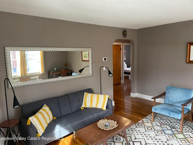 $2,400 | 211 Main Street, Unit A, Saugerties, NY 12477