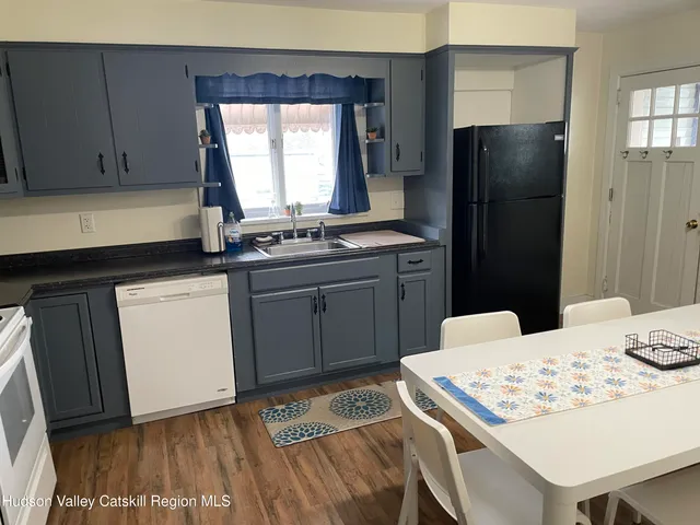 $2,400 | 211 Main Street, Unit A, Saugerties, NY 12477