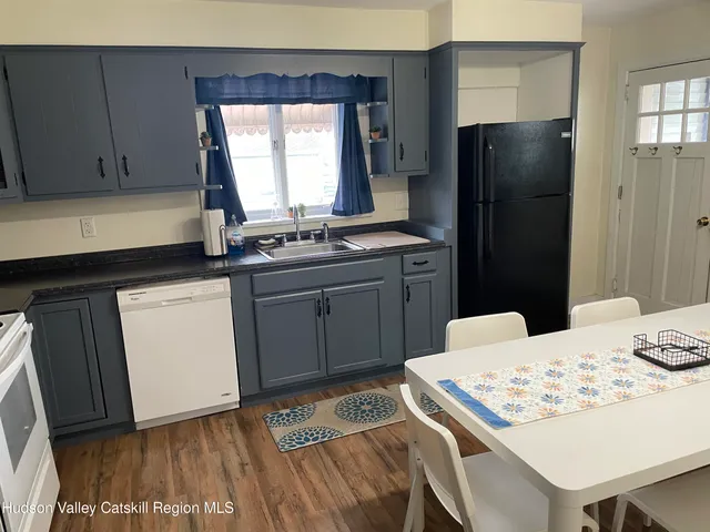 $2,400 | 211 Main Street, Unit A, Saugerties, NY 12477