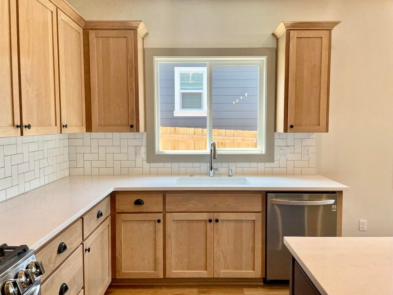 371 Randy Street Ashland, OR 97520 - Photo 10 of 35 Kitchen