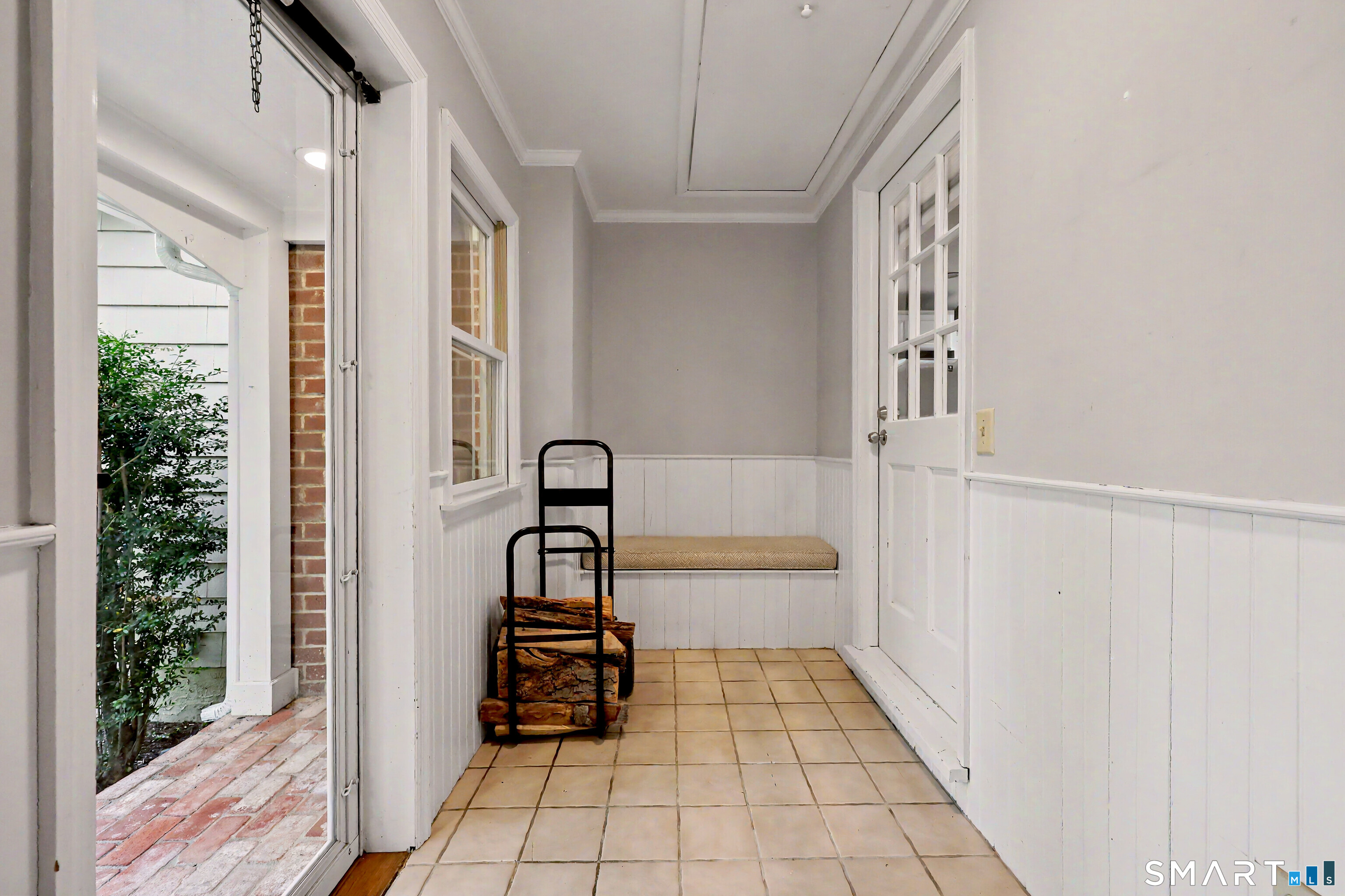46 Todds Road Ridgefield, CT 06877 - Photo 8 of 35 Spacious, useful mud room!