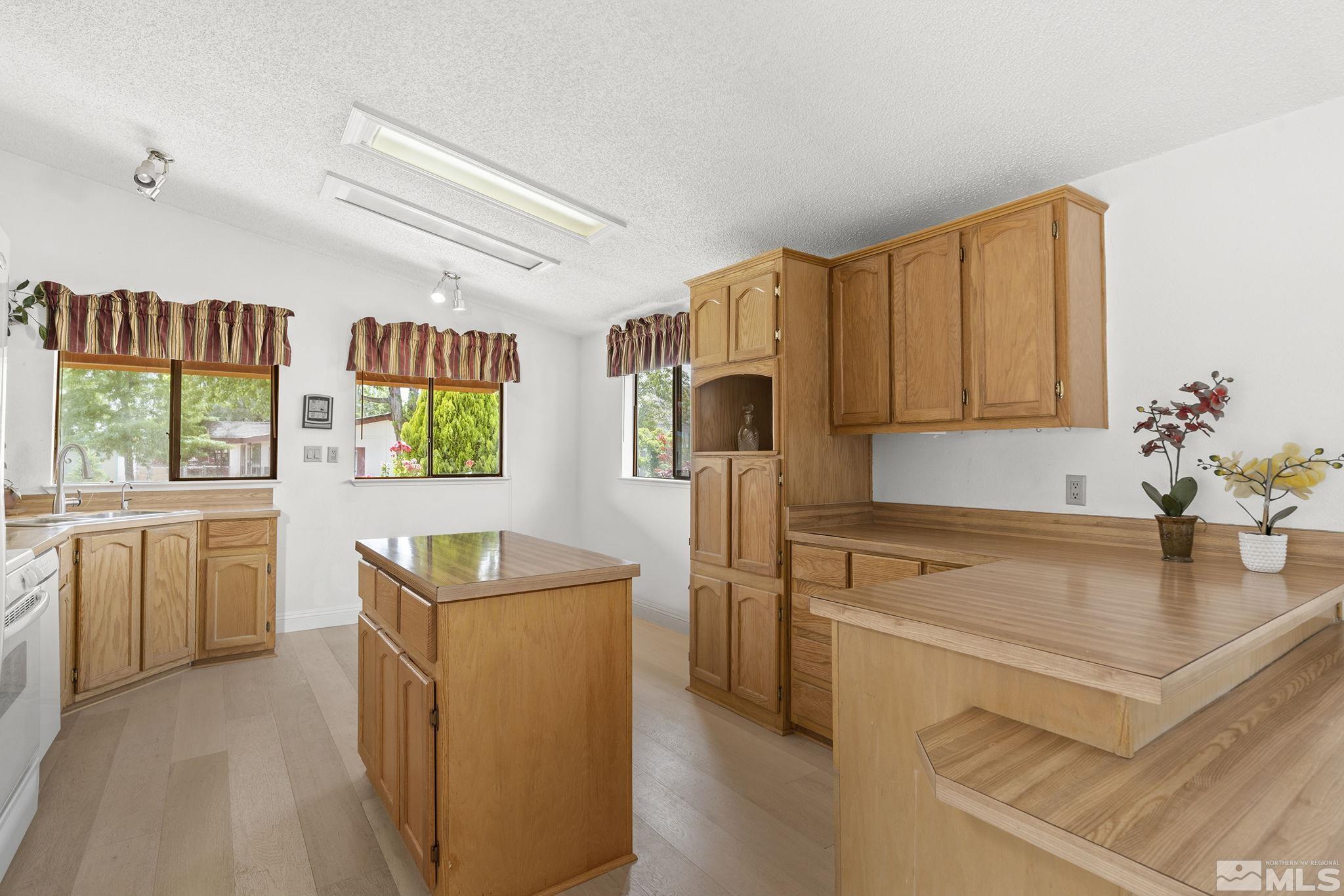 237 Rue De Lane Sparks, NV 89434 - Photo 12 of 39 Photo 12