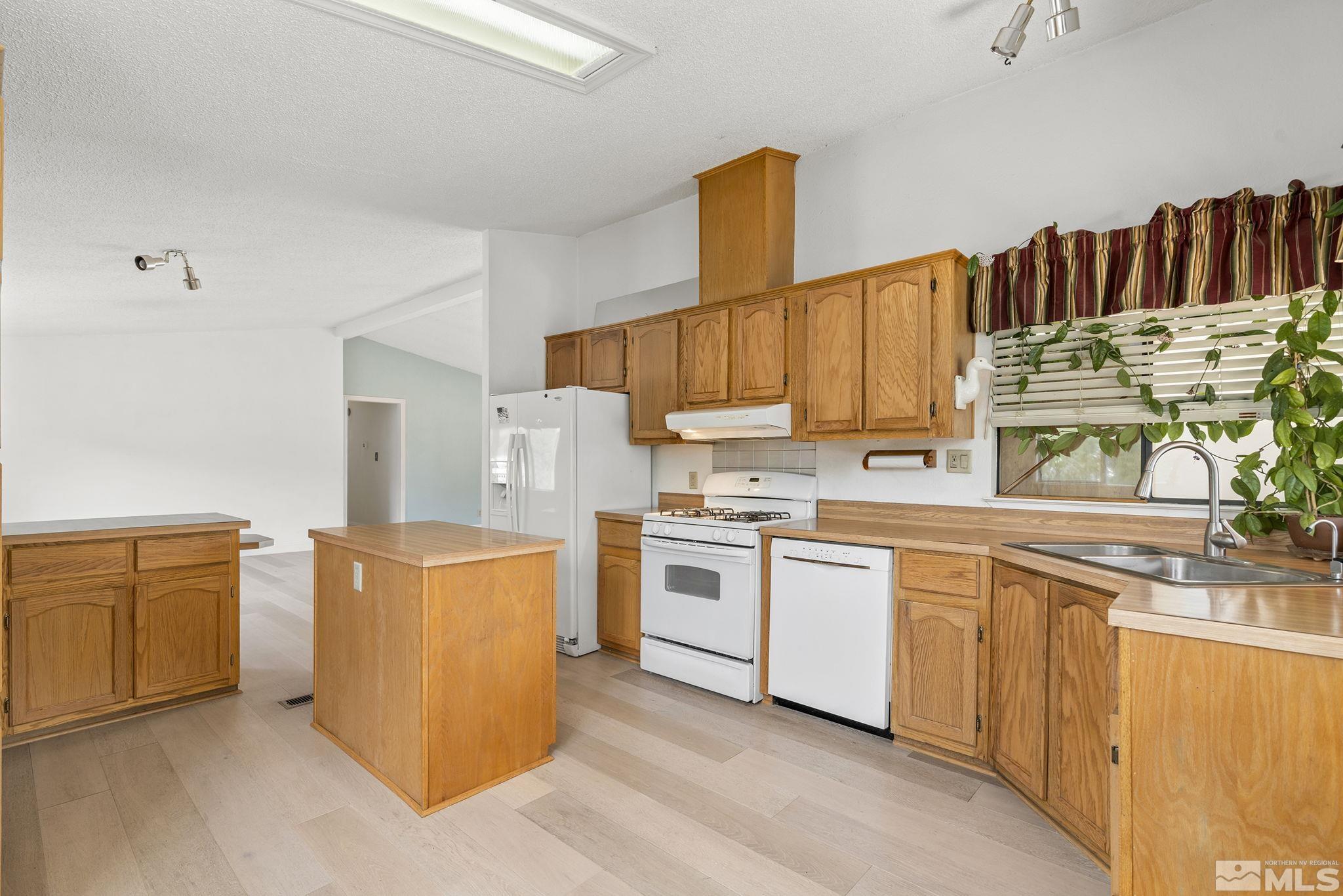 237 Rue De Lane Sparks, NV 89434 - Photo 14 of 39 Photo 14