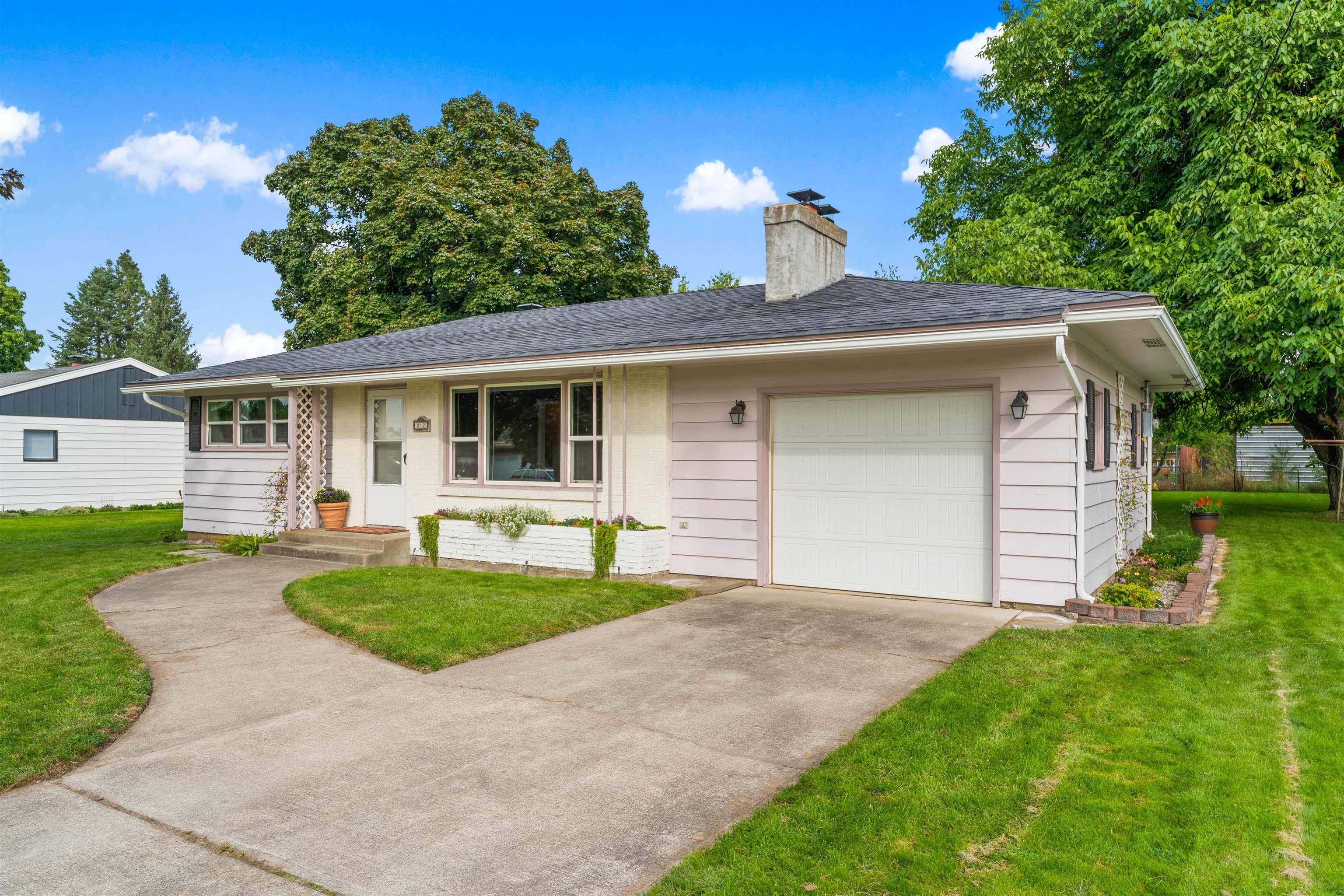 212 North McCabe Road Spokane Valley, WA 99216 - Photo 2 of 23