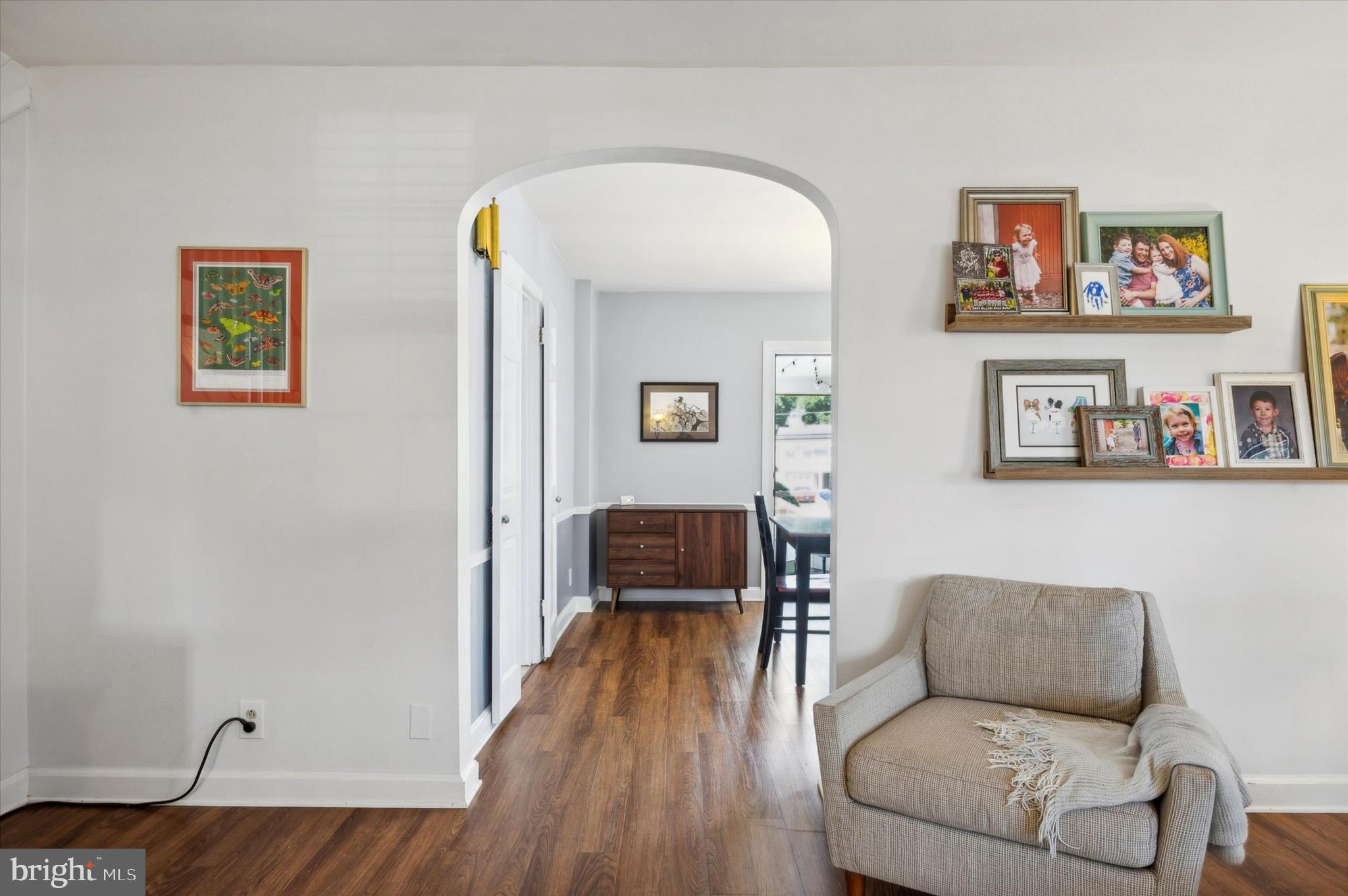 145 Friendship Road Drexel Hill, PA 19026 - Photo 6 of 26 Living Room