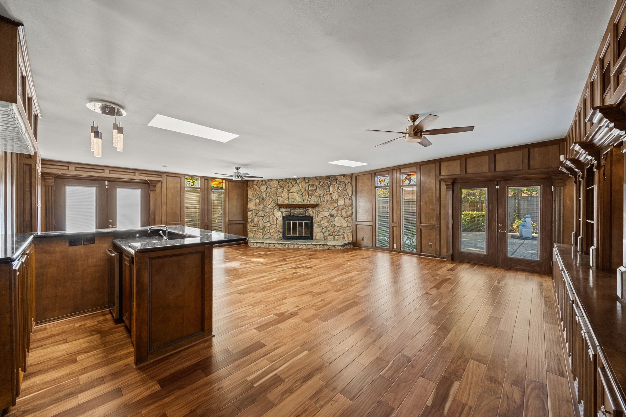 10310 Mayfield Road Houston, TX 77043 - Photo 17 of 49 Closer view of bar in family room