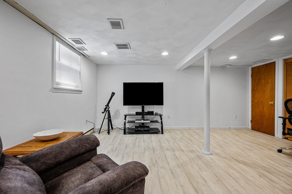 8 Valley Brook Road Westborough, MA 01581 - Photo 20 of 28 Gallery Image 20