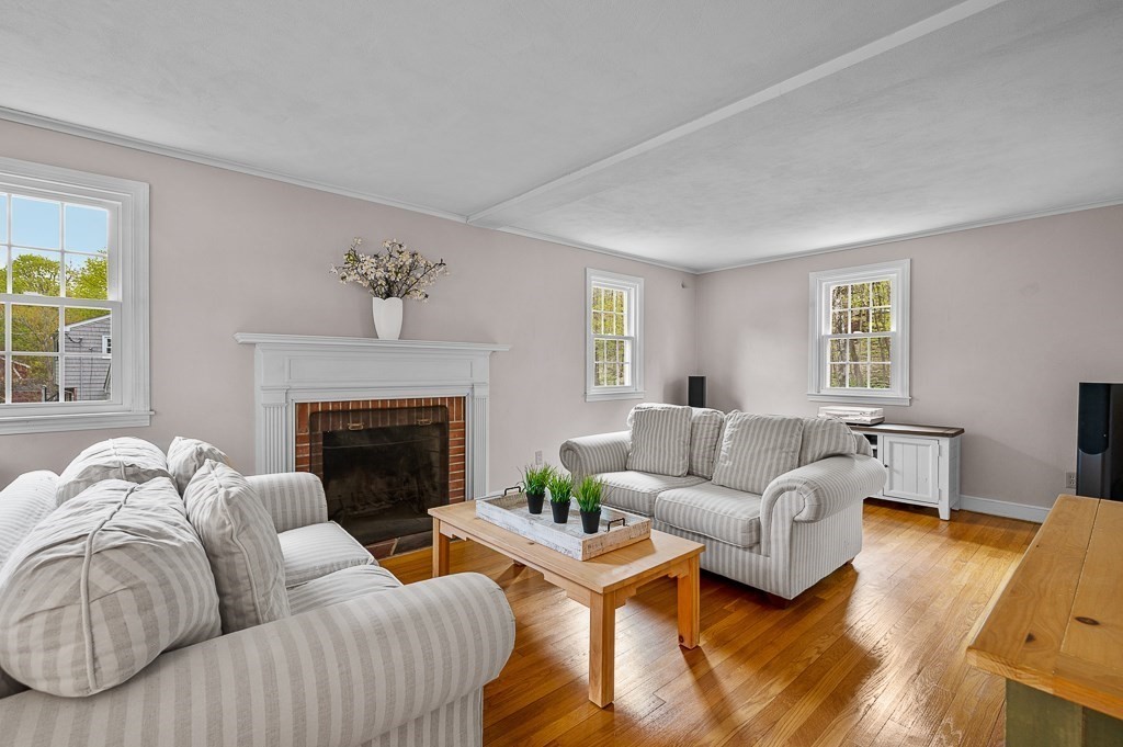 8 Valley Brook Road Westborough, MA 01581 - Photo 7 of 28 Gallery Image 7