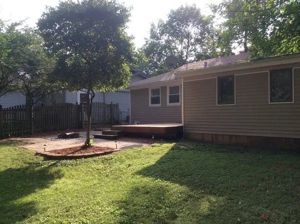 $2,400 | 133 North Woodlawn Street, Wheaton, IL 60187