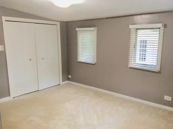 $2,400 | 133 North Woodlawn Street, Wheaton, IL 60187