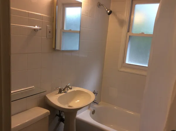 $2,400 | 133 North Woodlawn Street, Wheaton, IL 60187