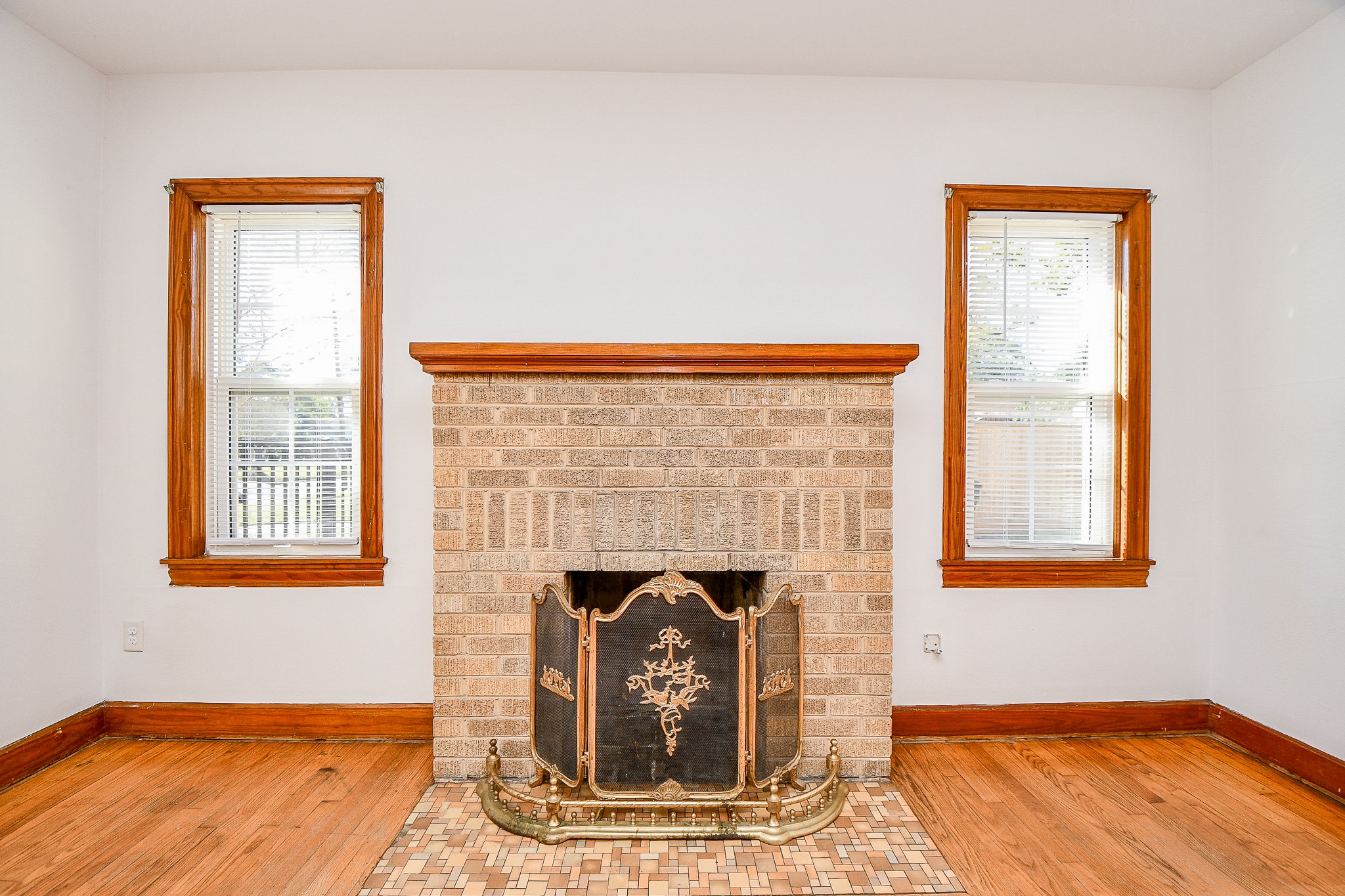 609 Milwaukee Street Houston, TX 77009 - Photo 20 of 32 a living room with a fireplace