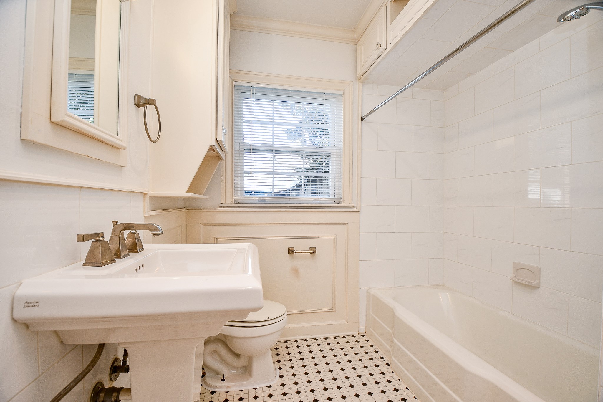 609 Milwaukee Street Houston, TX 77009 - Photo 10 of 32 a bathroom with a sink a toilet and a bathtub