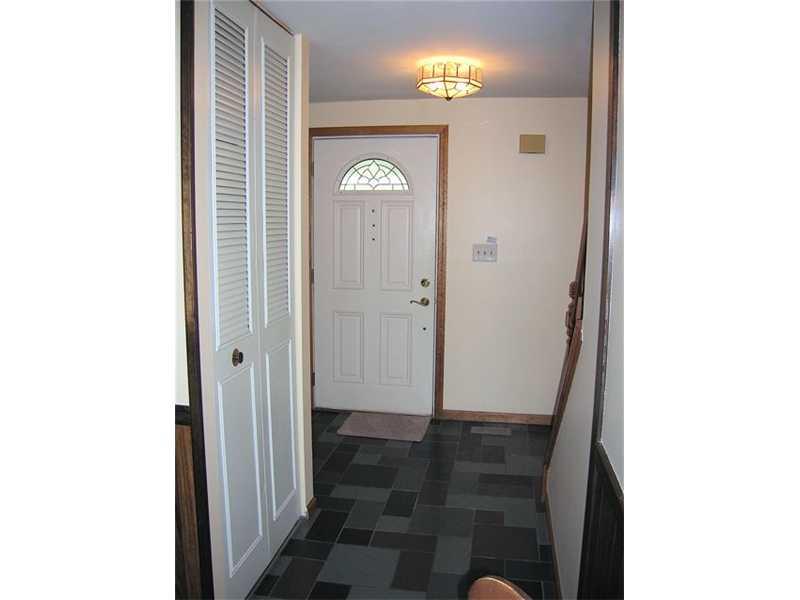 41 Hones Road Export, PA 15632 - Photo 3 of 14 Entry/Foyer.